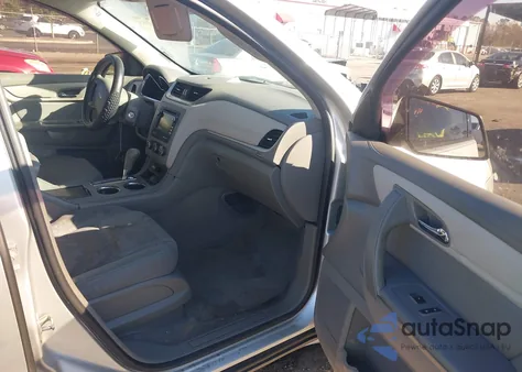 2017 Chevrolet Traverse Ls z USA, uszkodzony, nr VIN 1GNKRFKD5HJ237484